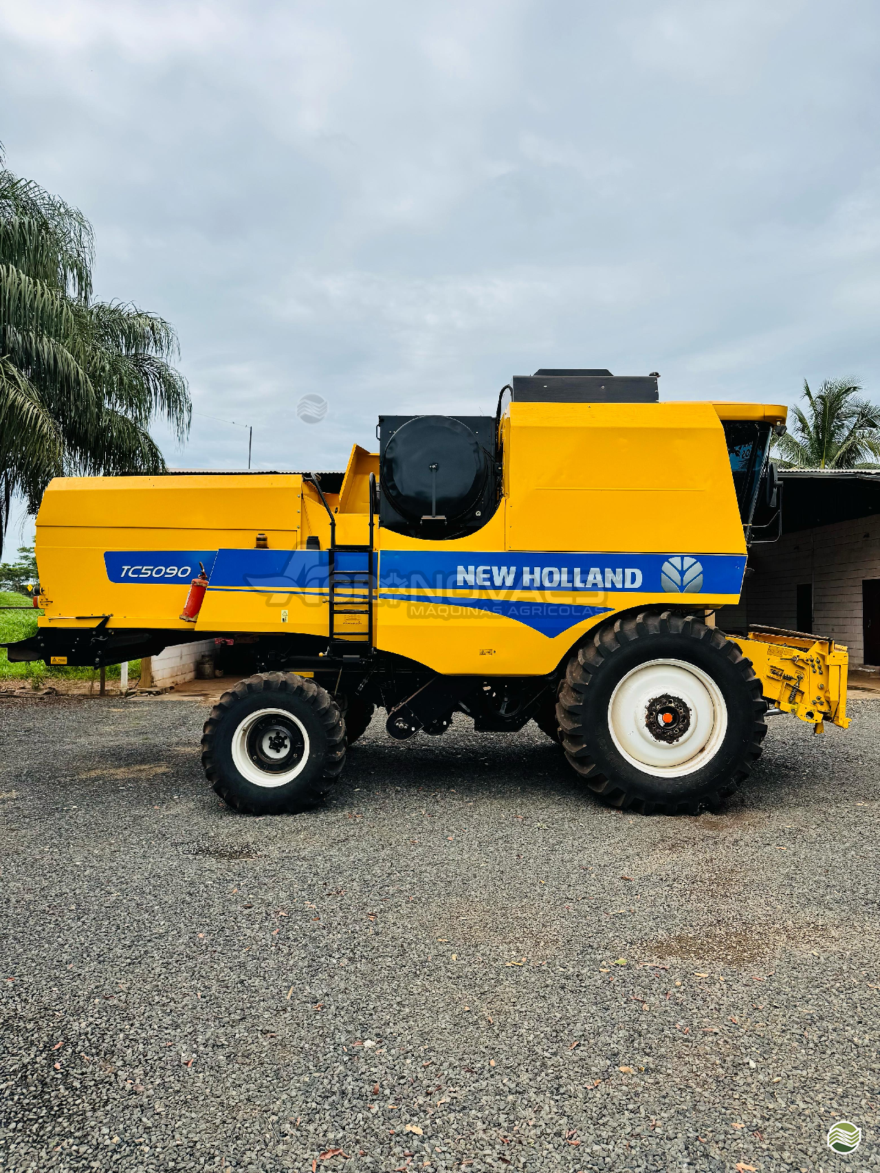 COLHEITADEIRA NEW HOLLAND TC 5090 Agro Novaes Máquinas Agrícolas FERNANDOPOLIS SÃO PAULO SP